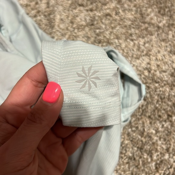 ATHLETA TANK WITH CLASP TO ADJUST Size xxs can fit up to a medium - Picture 5 of 8